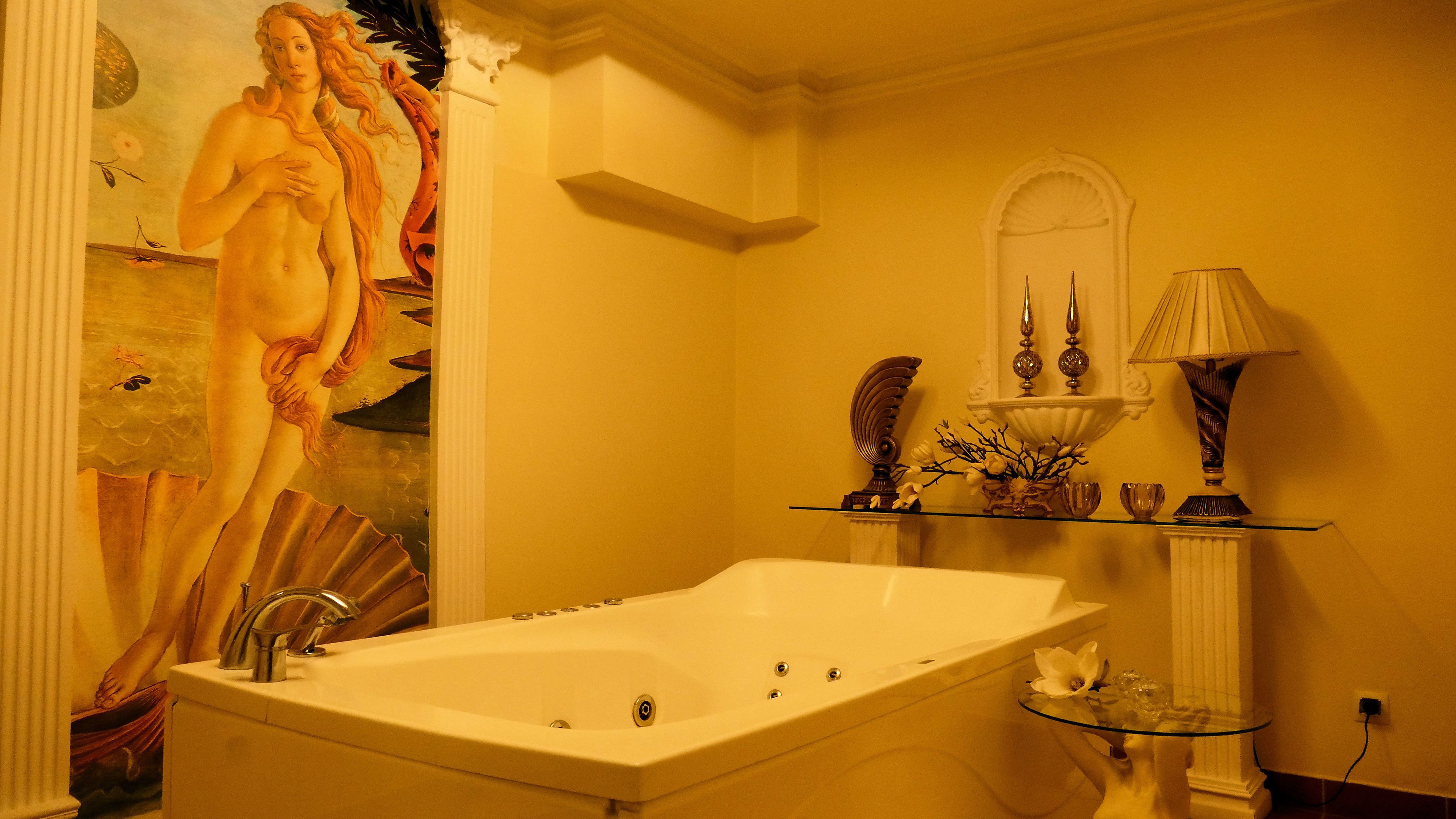 sauna, hot tub, turkish bath/hammam, body treatments, hydrotherapy