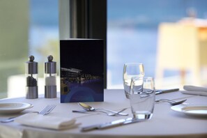 3 Restaurants; Mittagessen und Abendessen werden serviert