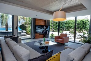 Presidential Suite - Sea View & Terrace 4 adults | Woonruimte | Een lcd-televisie