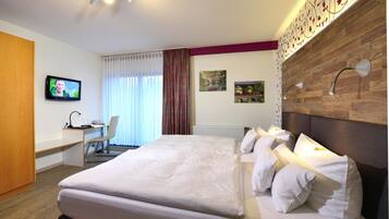 Comfort Double Room | Hypo-allergenic bedding, desk, blackout drapes, soundproofing