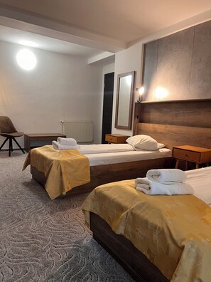 Double or Twin Room | Minibar, in-room safe, desk, soundproofing - City Center Hotel Brasov (Brasov)
