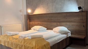 Double or Twin Room | Minibar, in-room safe, desk, soundproofing