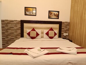 Premium bedding, in-room safe, free WiFi - Hotel Sidhartha (Agra)