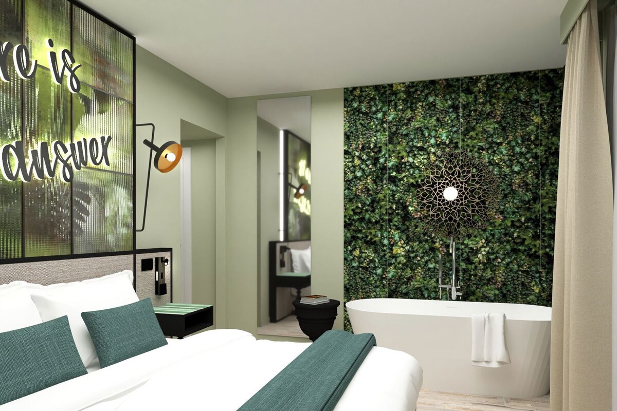 Premium bedding, down comforters, minibar, in-room safe