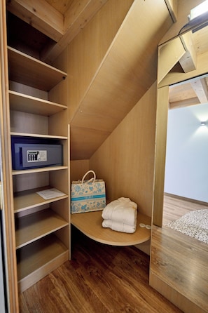 Deluxe Suite, Jetted Tub | 1 bedroom, premium bedding, down comforters, minibar