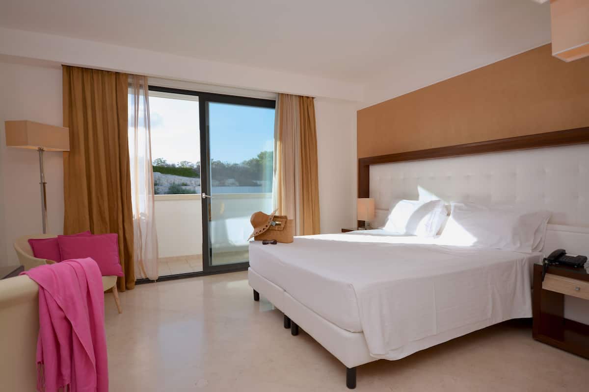 1 bedroom, premium bedding, minibar, in-room safe