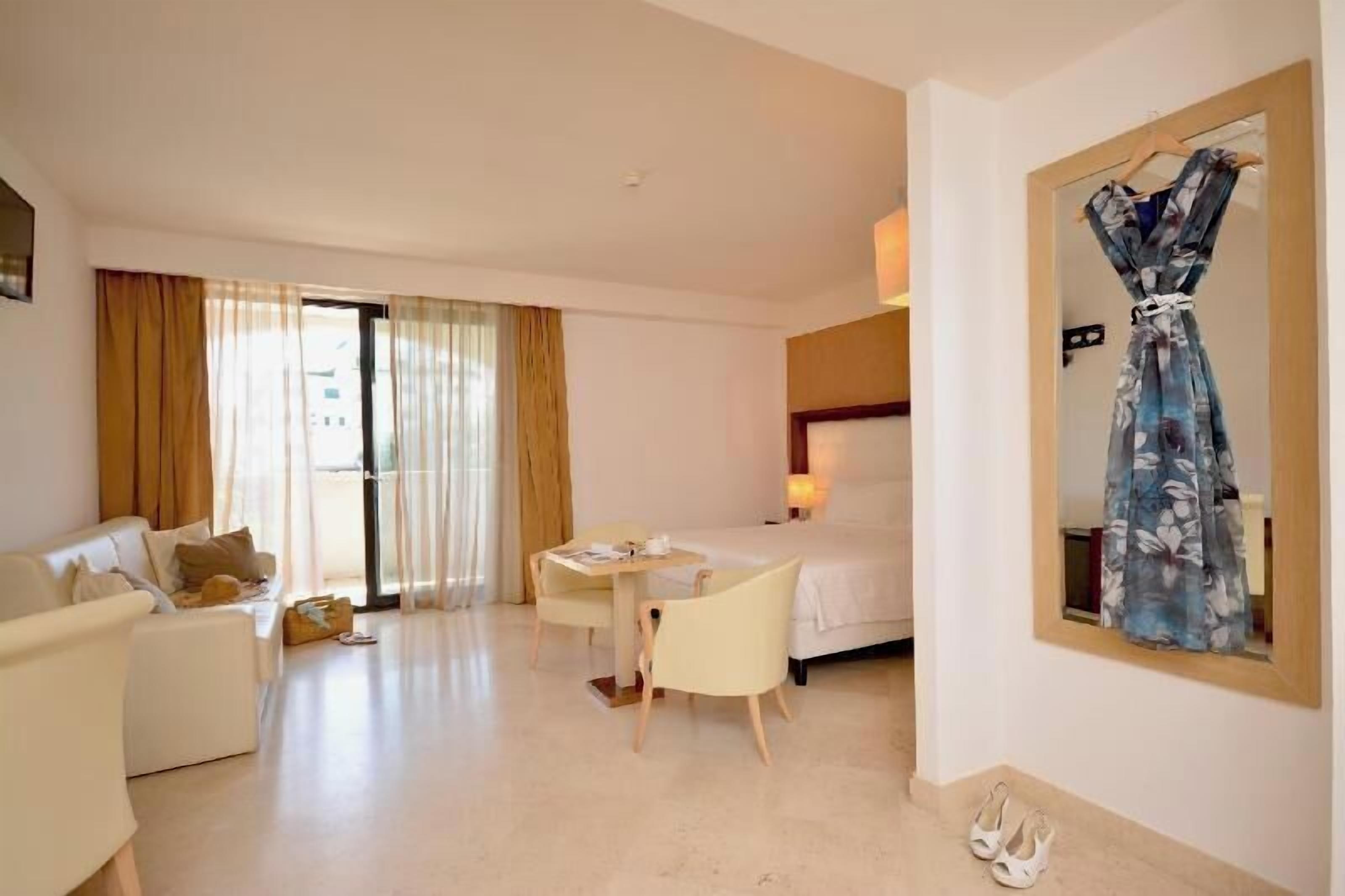 Premium bedding, minibar, in-room safe, desk