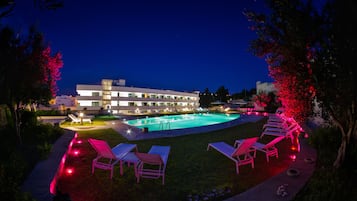 Seasonal outdoor pool, open 9:00 AM to 7:00 PM, pool umbrellas