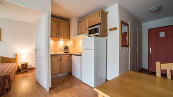 Apartment, 1 Bedroom (for 6) | Private kitchen | Fridge, dishwasher, cookware/dishes/utensils