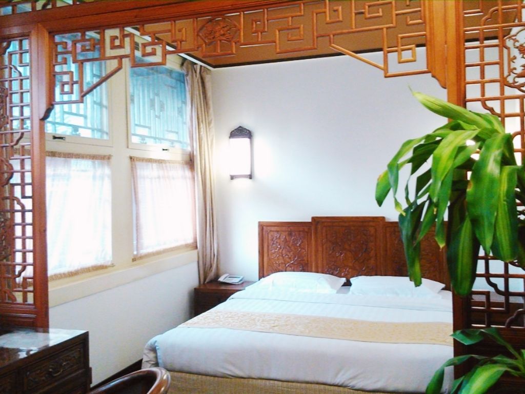 Business Suite | 1 bedroom, premium bedding, minibar, in-room safe