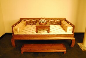 Family Suite | Living area - Beijing Jingyuan Courtyard Hotel (Beijing)