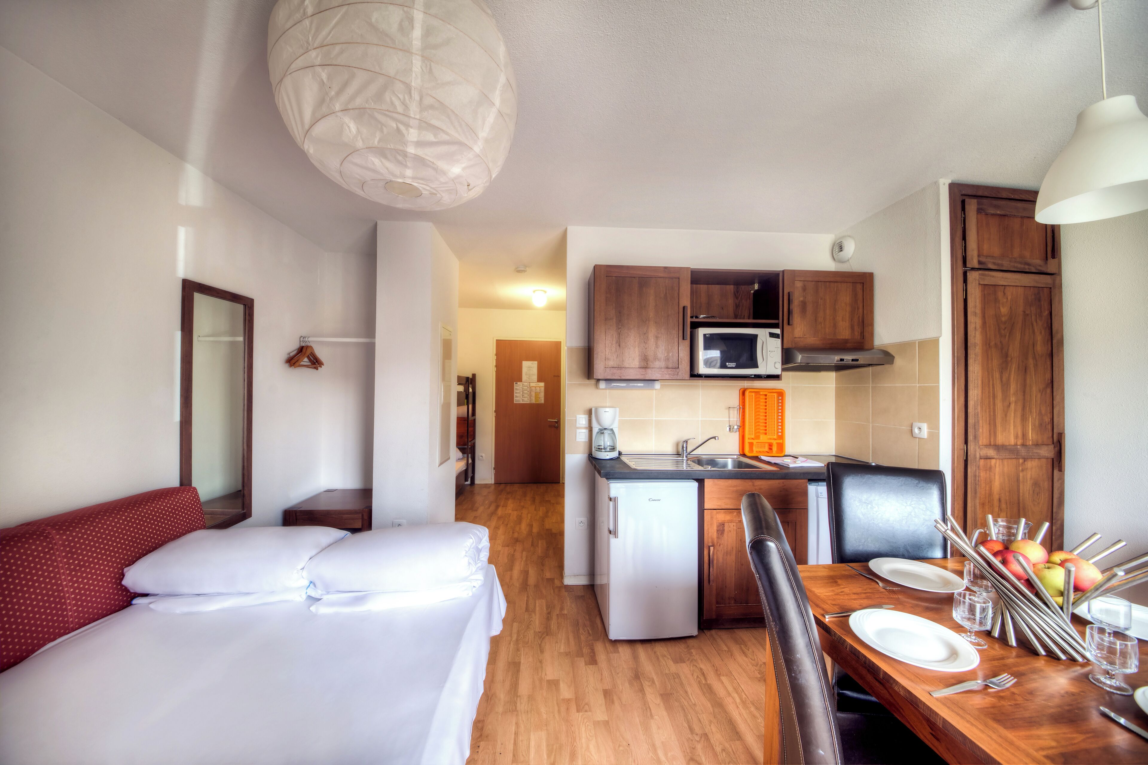 Studio Cabin for 4 People | Private kitchen | Coffee/tea maker, fridge, microwave, stovetop