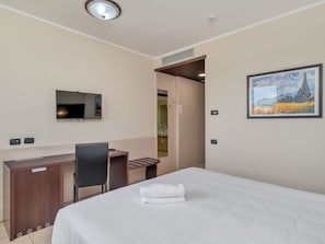Standard Double Room, Mobility Accessible, Non Smoking | Hypo-allergenic bedding, down comforters, desk, soundproofing - B&B Hotel Settimo Torinese (Settimo Torinese)