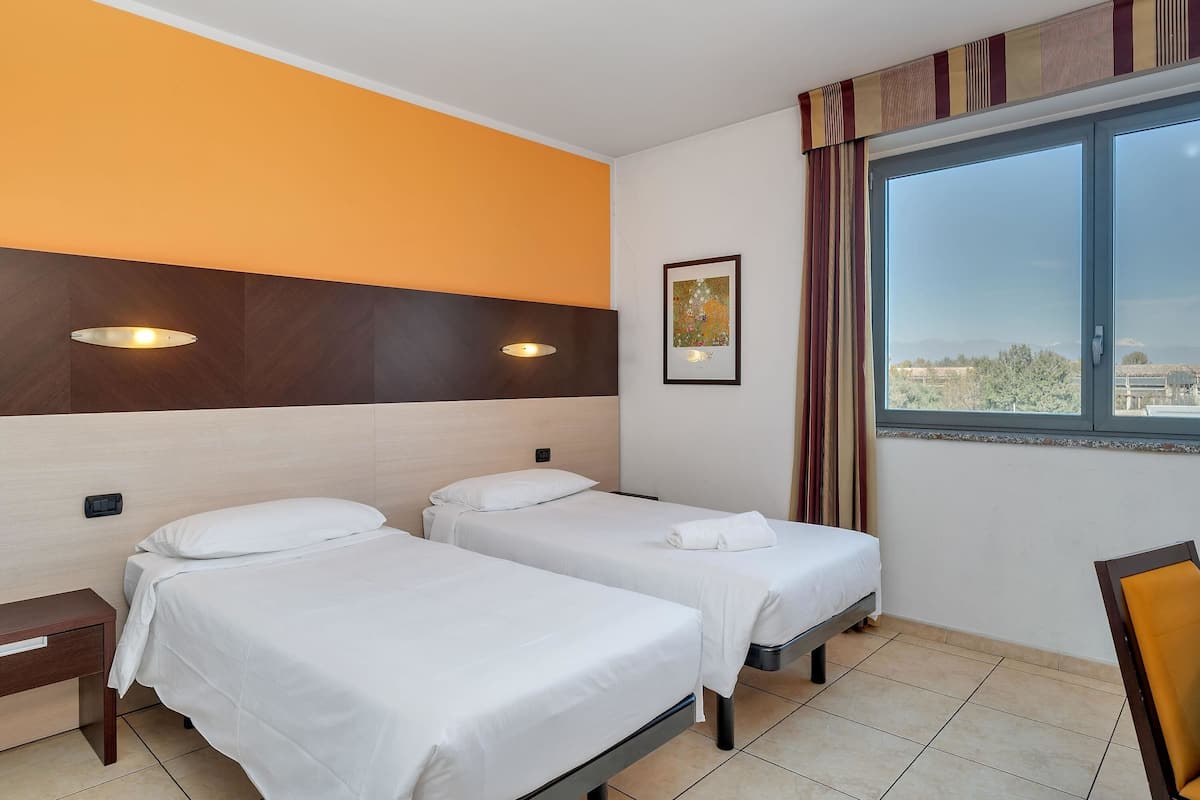 Standard Twin Room, Non Smoking | Hypo-allergenic bedding, down comforters, desk, soundproofing