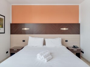 Hypo-allergenic bedding, down comforters, desk, soundproofing - B&B Hotel Settimo Torinese (Settimo Torinese)