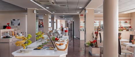 TĂ€gliches FrĂŒhstĂŒcksbuffet (9.5 EUR pro Person)