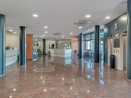 Lobby. B&B Hotel Settimo Torinese