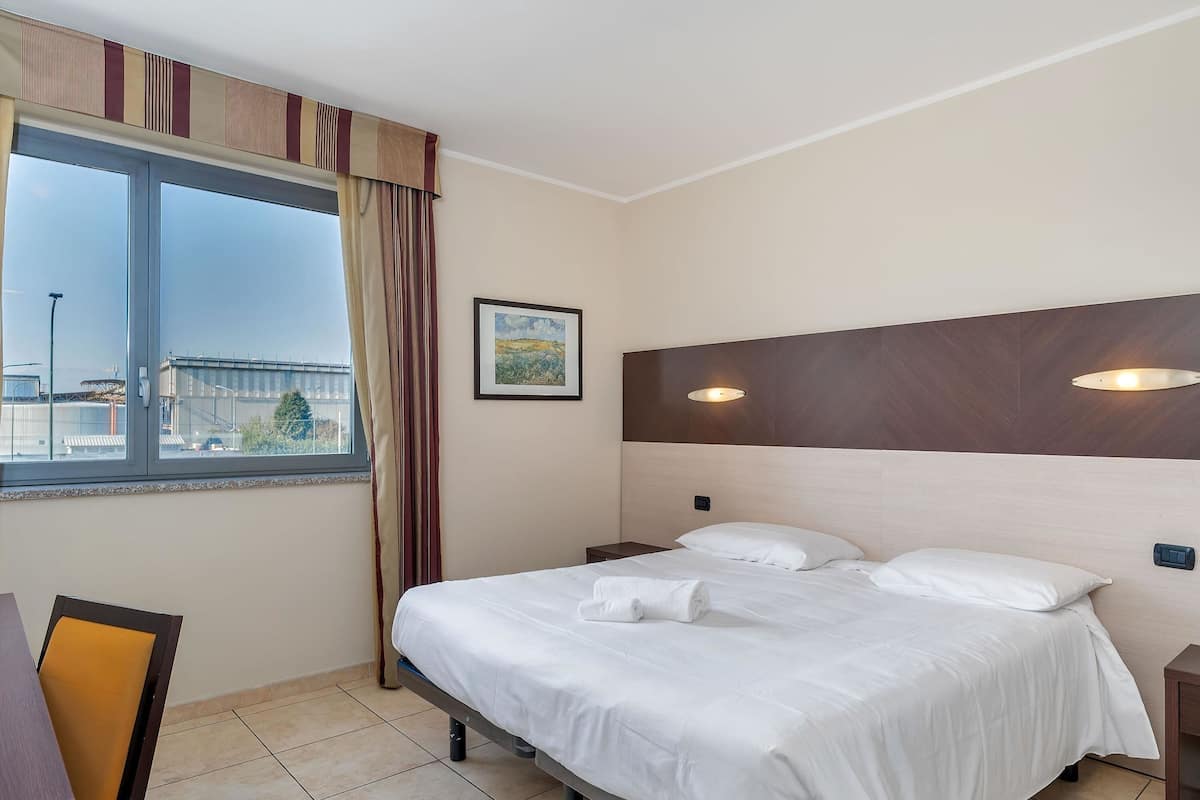 Standard Double Room, Non Smoking | Hypo-allergenic bedding, down comforters, desk, soundproofing