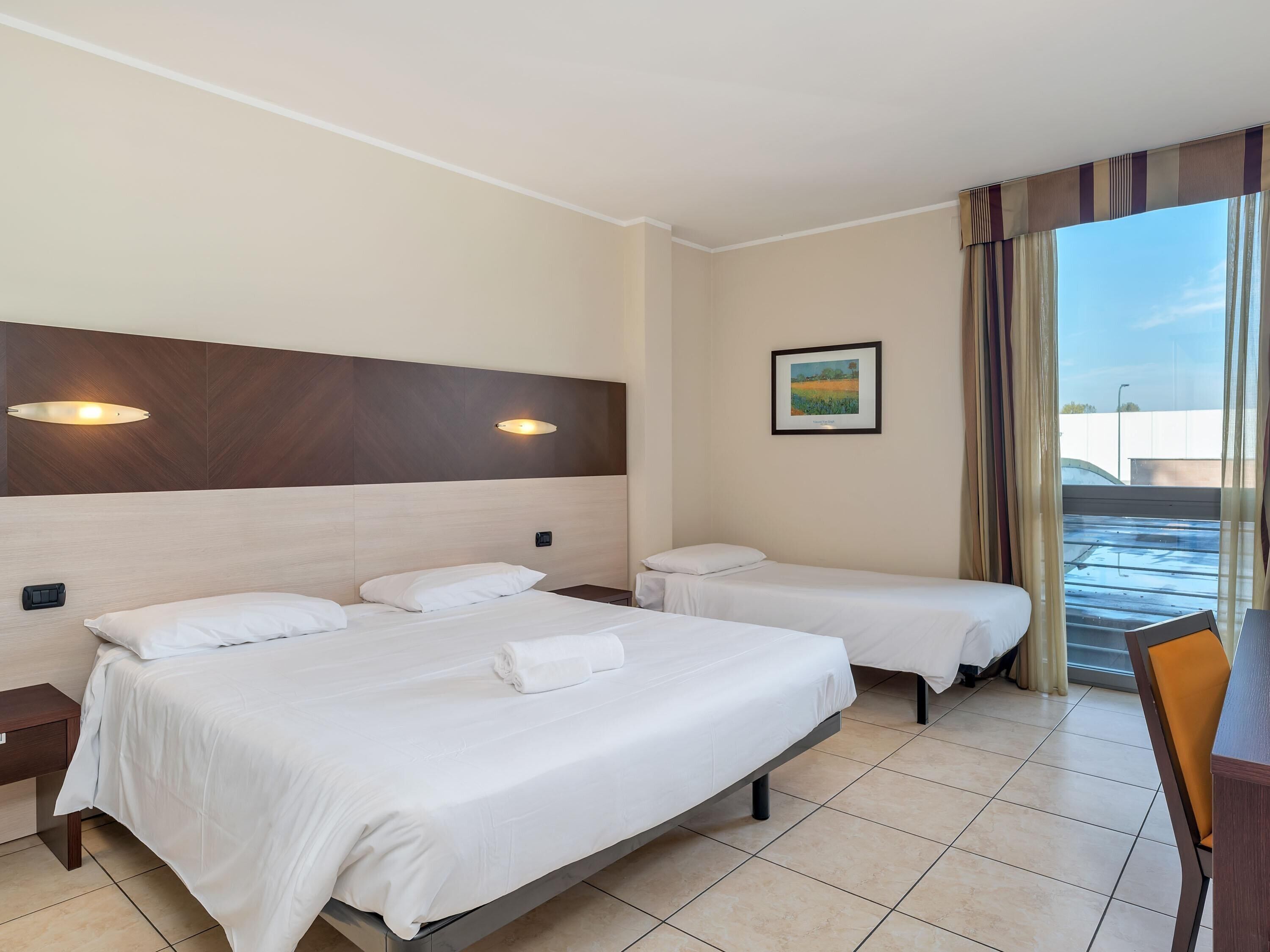 Standard Triple Room, Non Smoking | Hypo-allergenic bedding, down comforters, desk, soundproofing