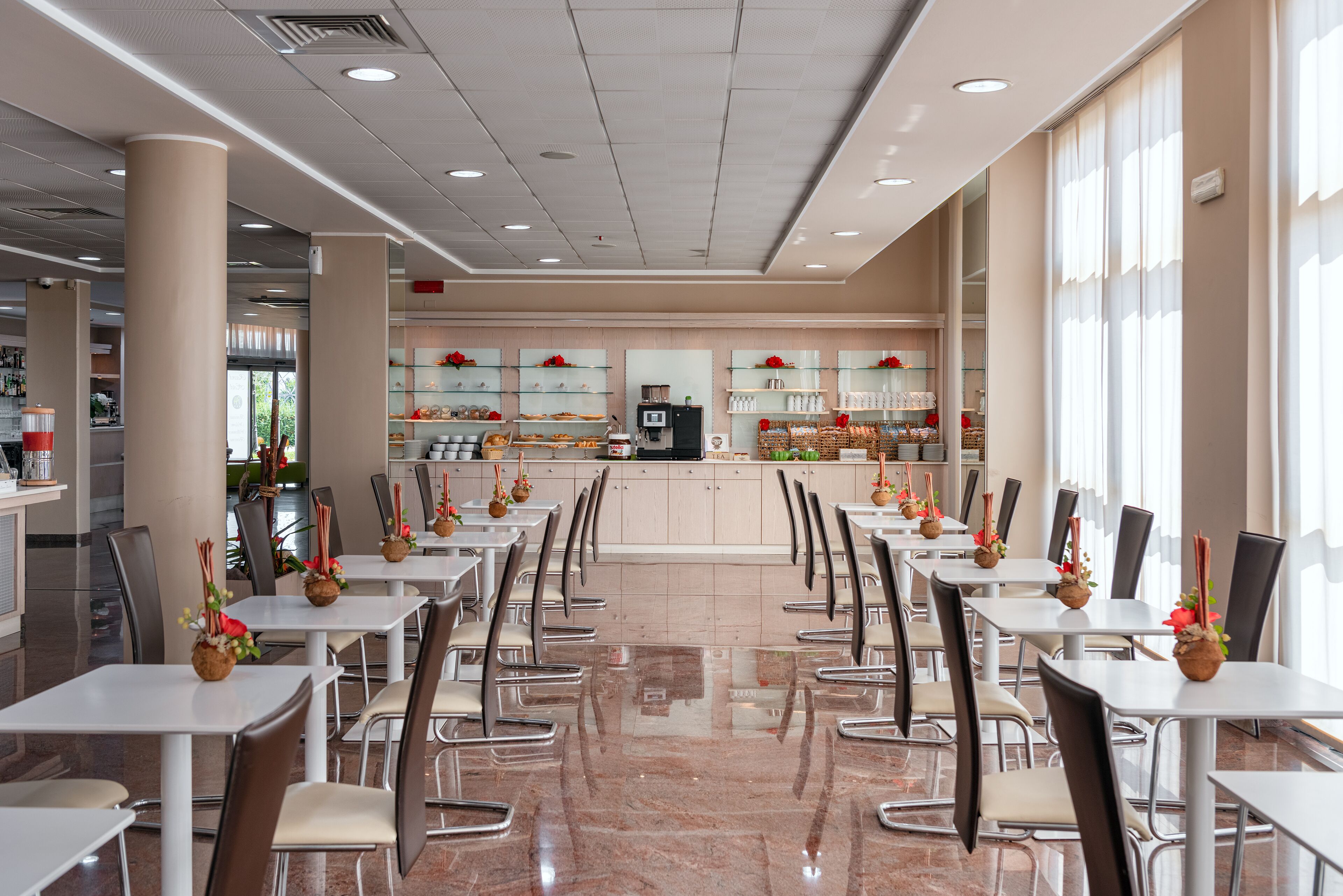 Petit déjeuner buffet (9.5 EUR par personne)