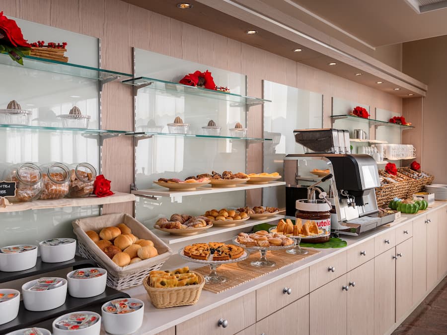 Daily buffet breakfast (EUR 9.5 per person)