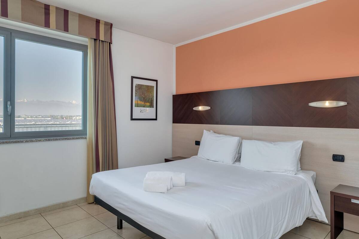 Superior Double Room, Non Smoking | Hypo-allergenic bedding, down comforters, desk, soundproofing