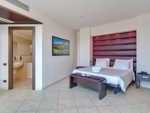 Hypo-allergenic bedding, down comforters, desk, soundproofing - B&B Hotel Settimo Torinese (Settimo Torinese)