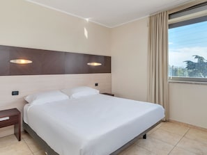 Standard Double Room, Mobility Accessible, Non Smoking | Hypo-allergenic bedding, down comforters, desk, soundproofing - B&B Hotel Settimo Torinese (Settimo Torinese)