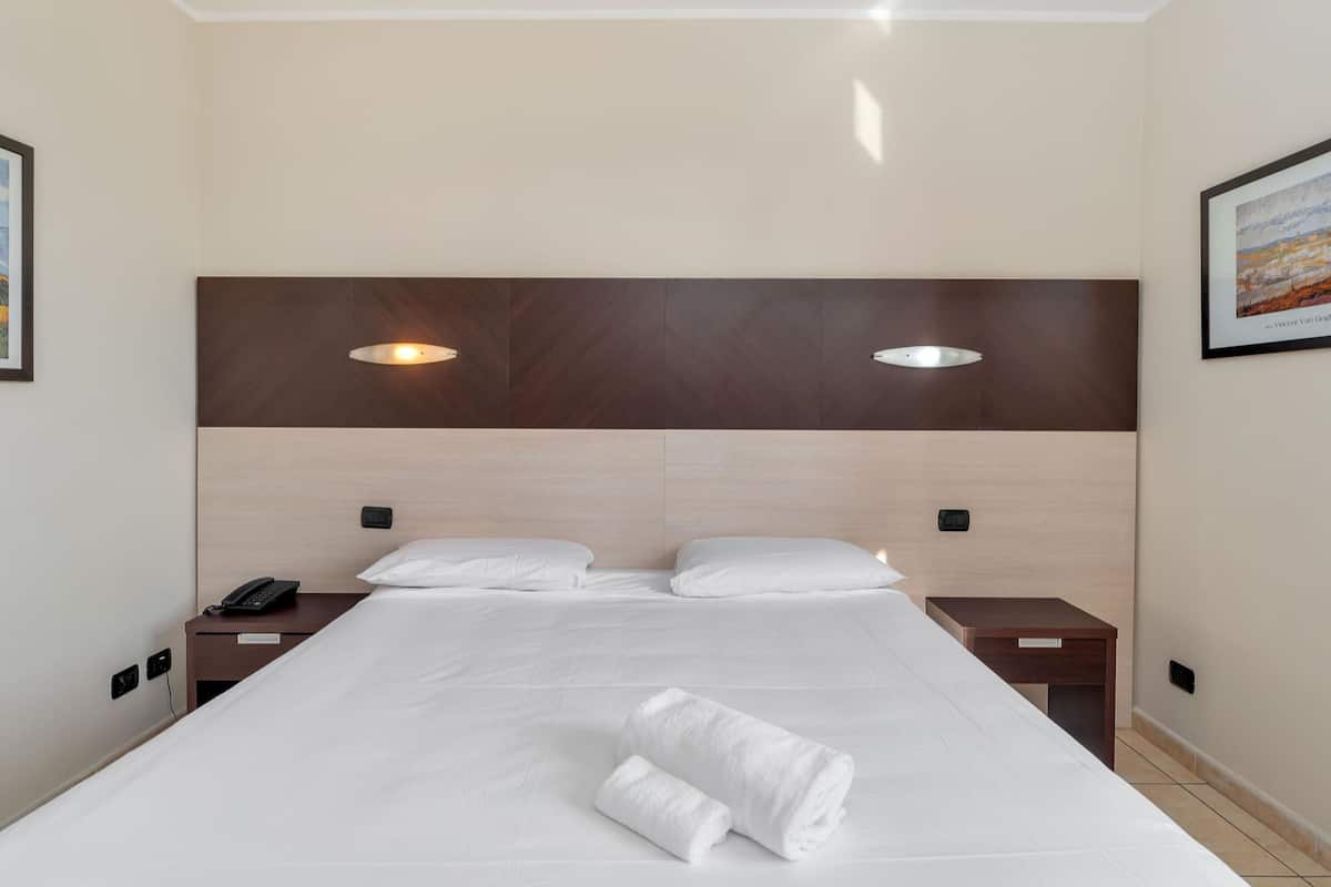 Standard Double Room, Mobility Accessible, Non Smoking