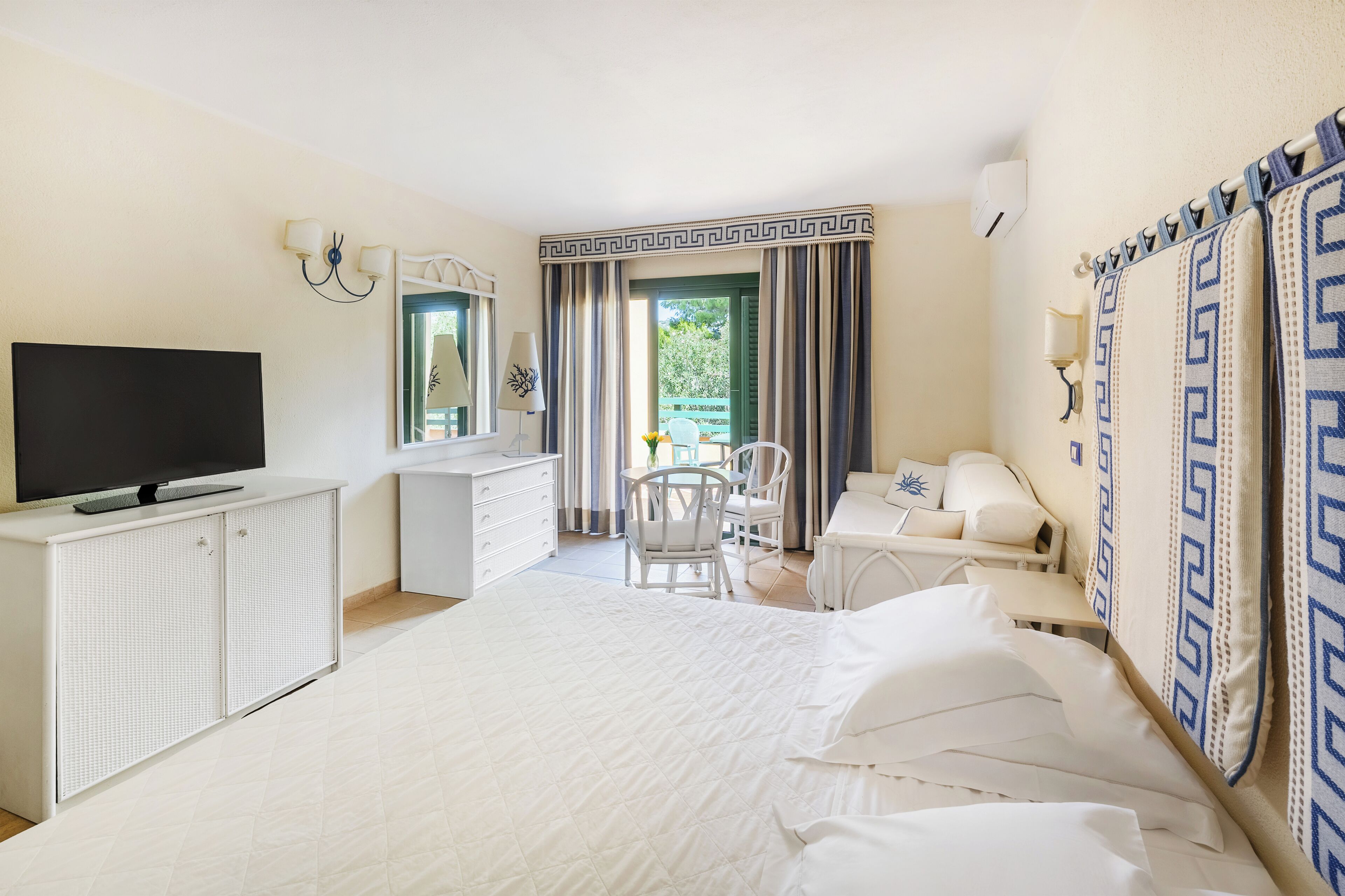 Minibar, in-room safe, cots/infant beds, bed sheets