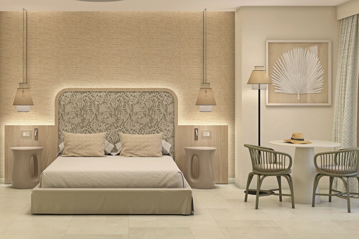 minibar, in-room safe, cots/infant beds, bed sheets