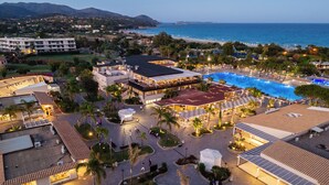 A resort with a swimming pool, outdoor seating, and a view of the ocean. - VOI Tanka Village (Villasimius)
