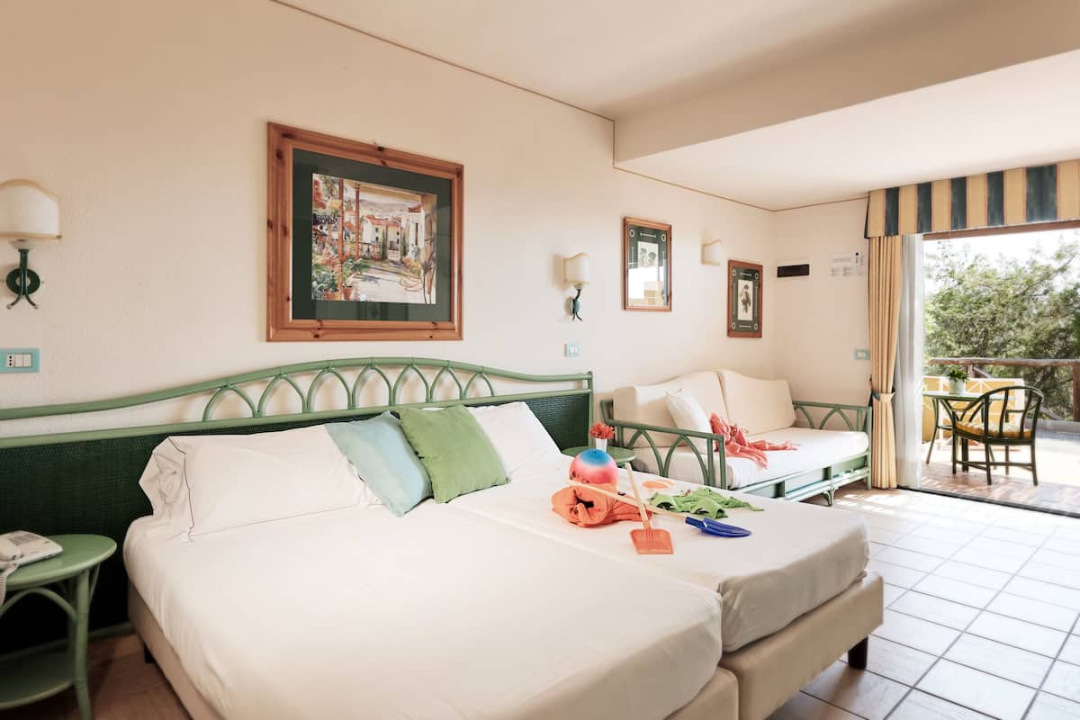 Minibar, in-room safe, cots/infant beds, bed sheets