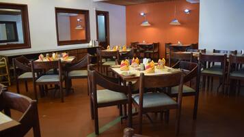 Breakfast, lunch and dinner served