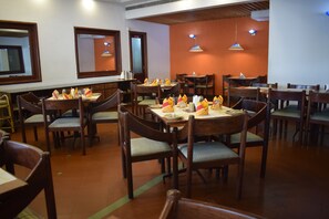 Breakfast, lunch and dinner served - Abad Metro (Kanayannur)