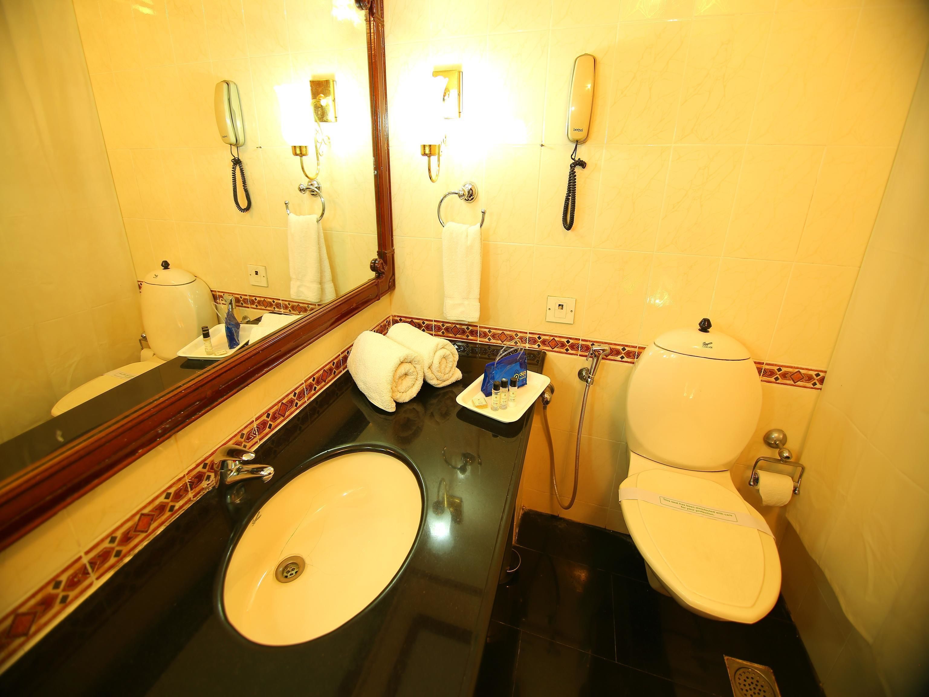Standard Double or Twin Room, 1 Double Bed, Private Bathroom | Bathroom