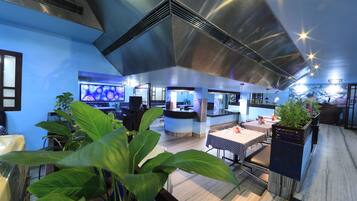 Free buffet breakfast