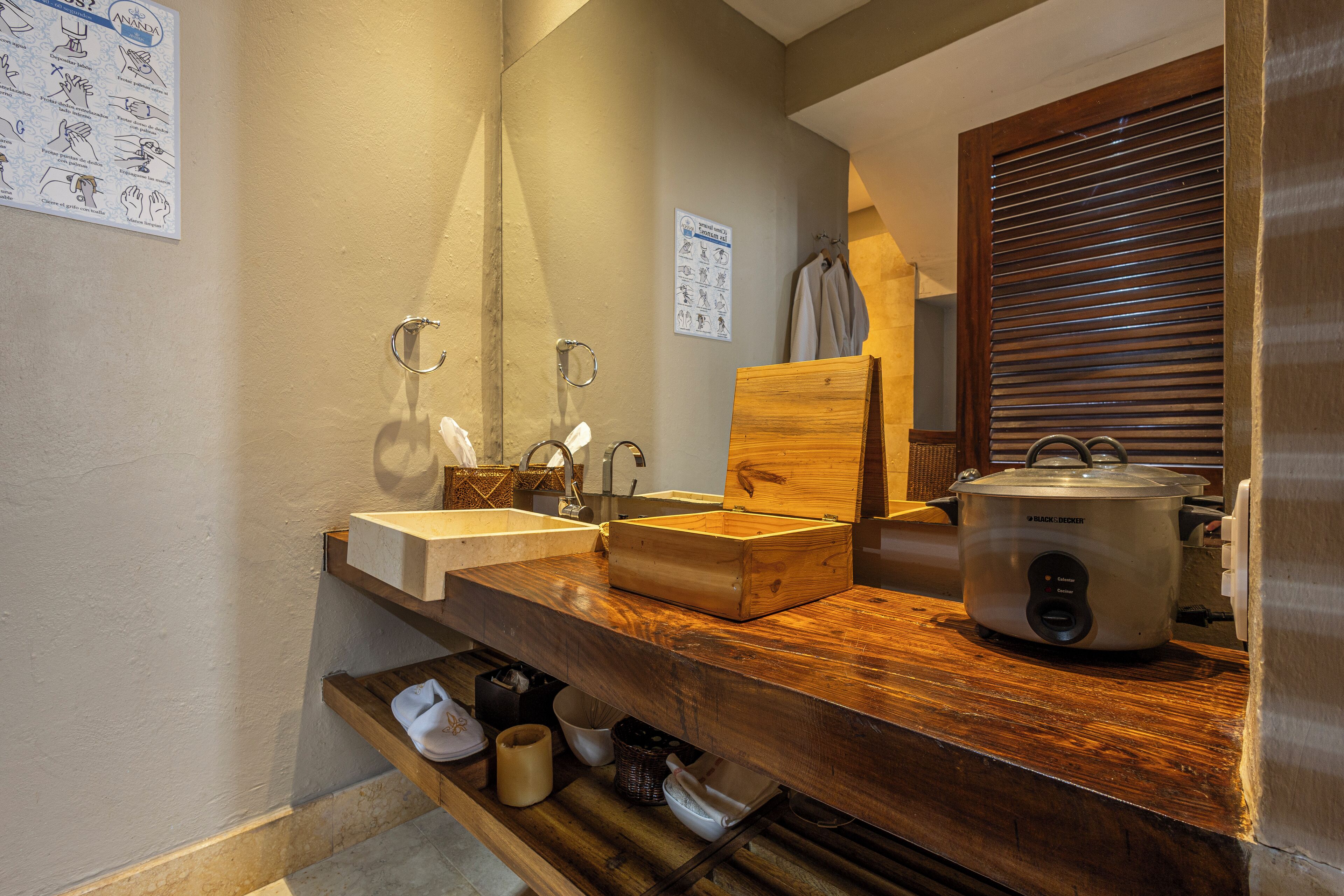 Une cuisine avec des plans de travail en bois, un évier, une cuisinière et un meuble de rangement en bois.