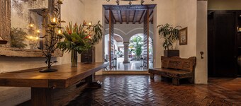 Ananda Hotel Boutique