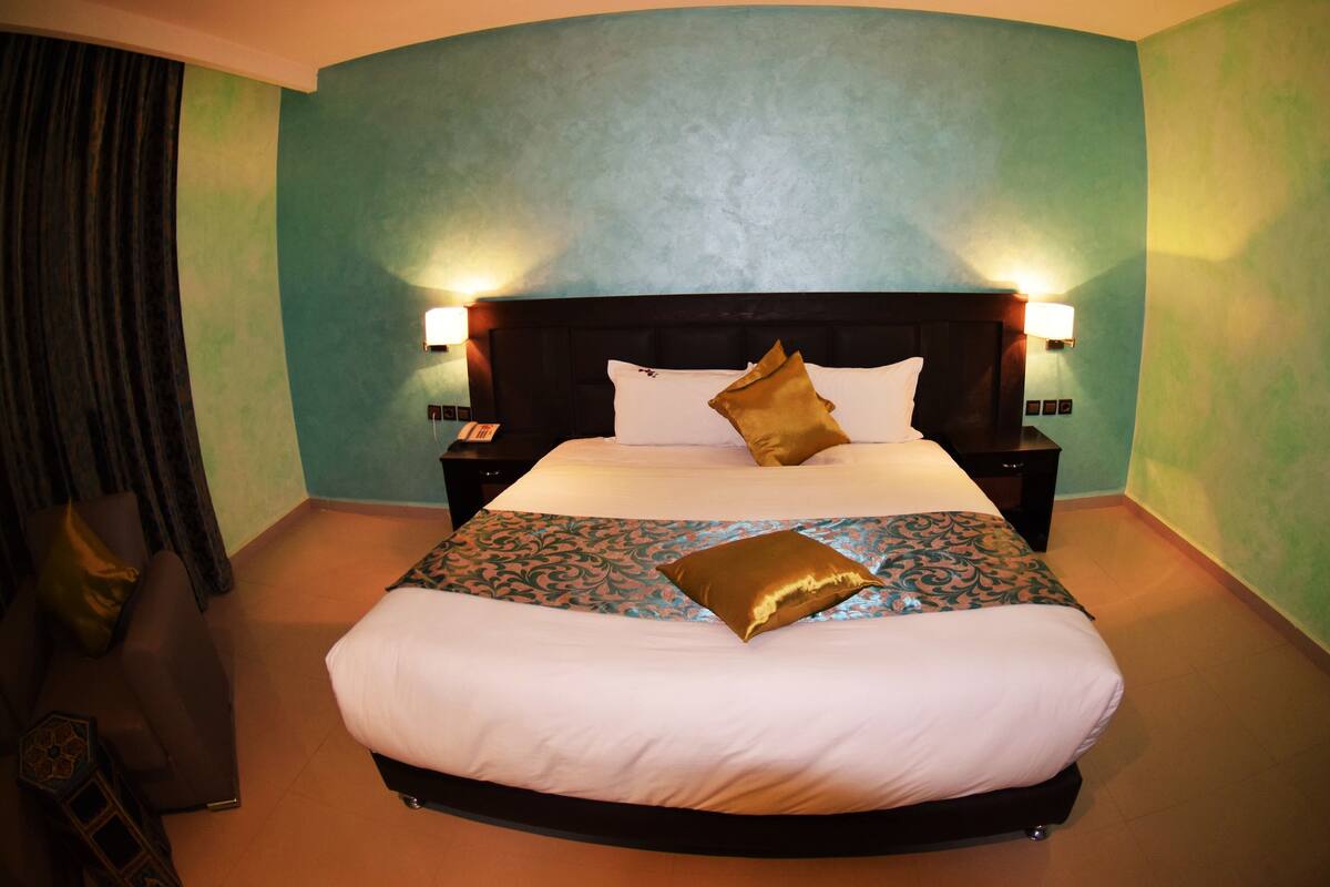 Luxury Room | Premium bedding, in-room safe, desk, blackout drapes