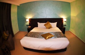 Chambre Luxe | Literie de qualité supérieure, coffres-forts dans les chambres, bureau