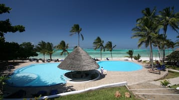 Outdoor pool, sun loungers