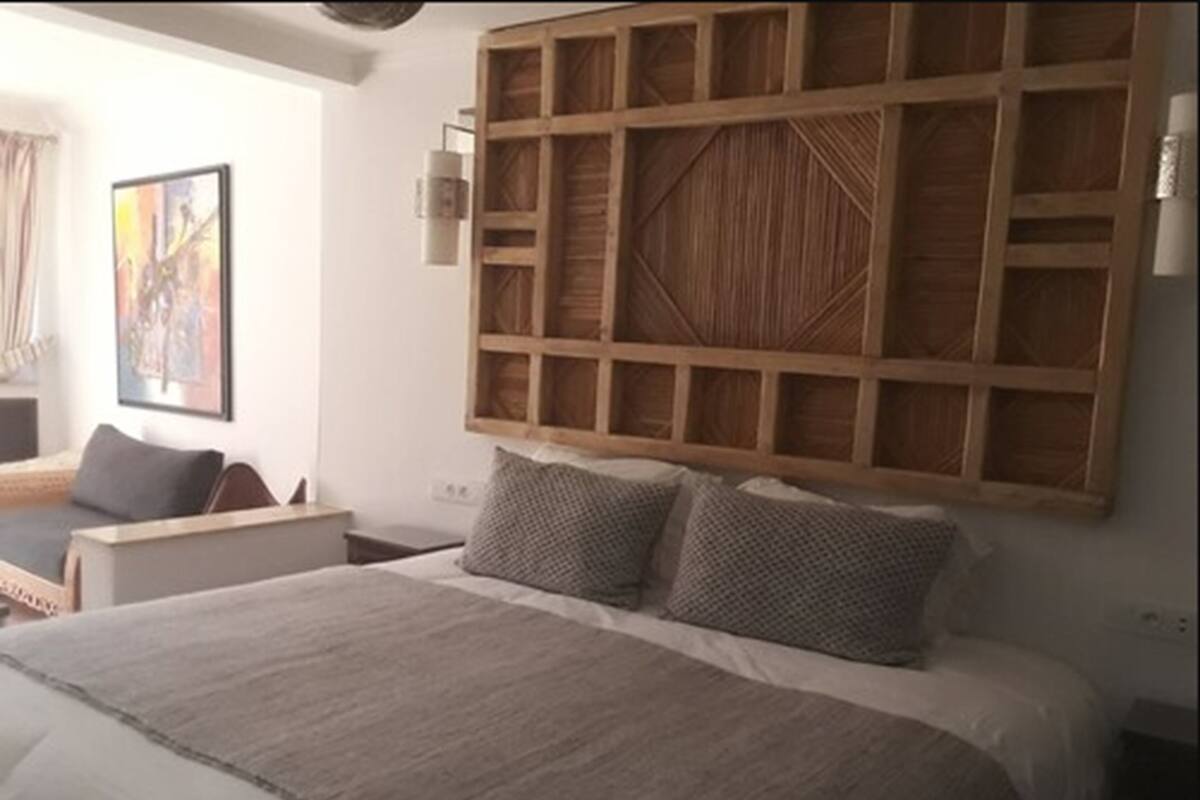 ตู้นิรภัยในห้องพัก, ผ้าม่านกันแสง, ห้องเก็บเสียง