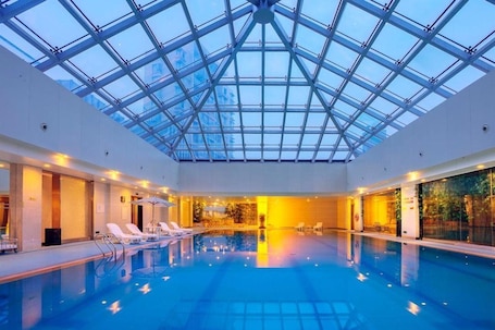 Indoor pool, outdoor pool. Hongrui Jinling Grand Hotel Hefei