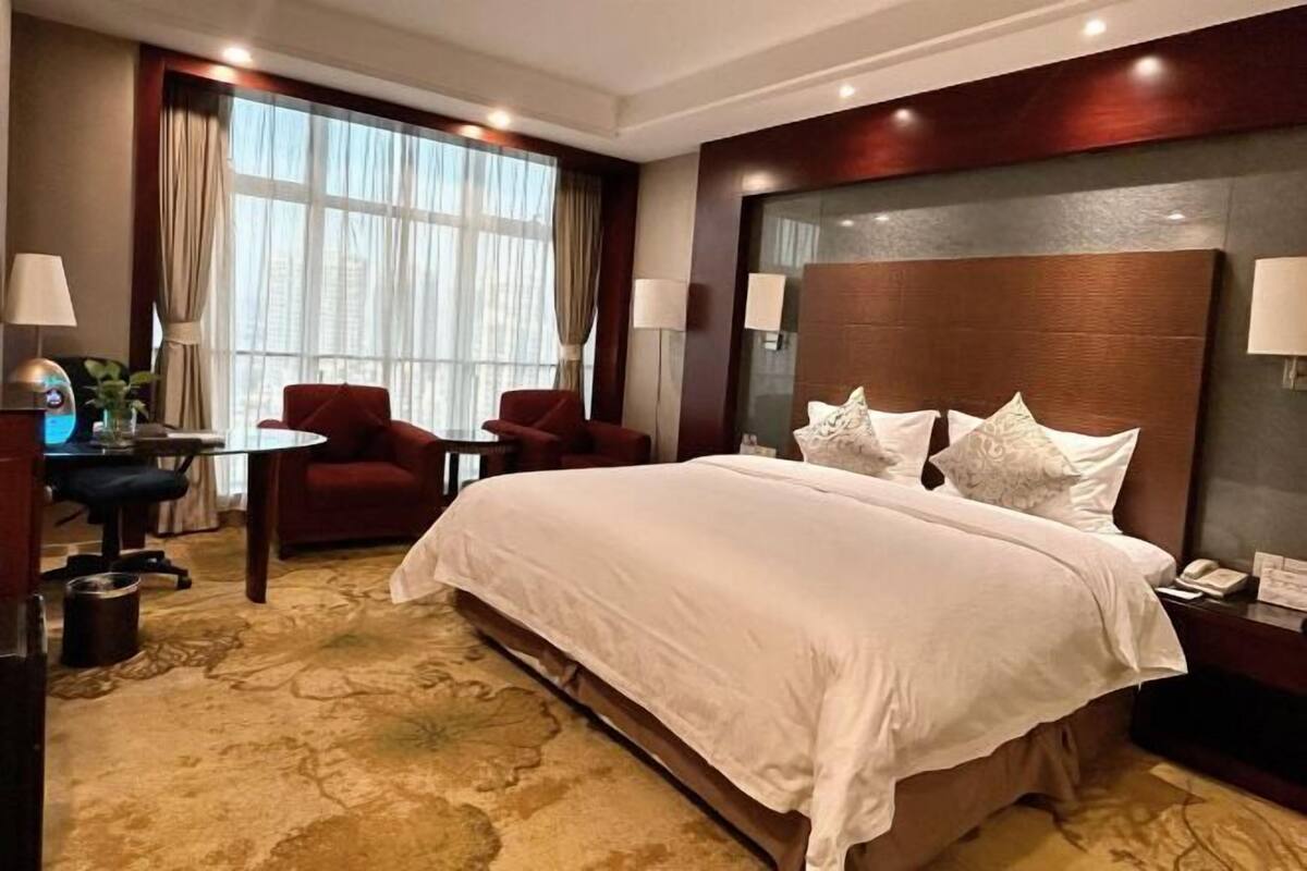 Minibar, in-room safe, desk, blackout curtains