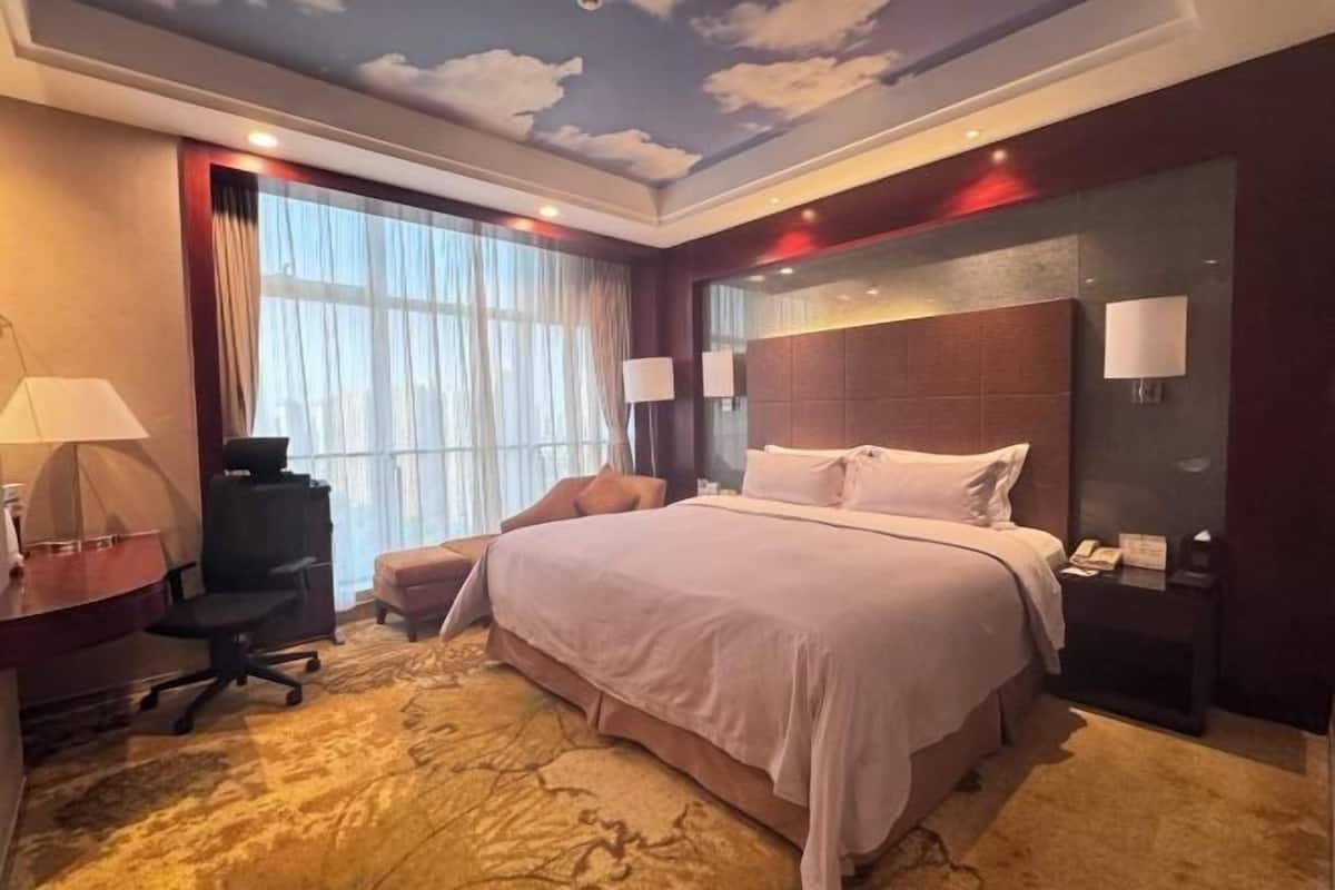 Minibar, in-room safe, desk, blackout drapes