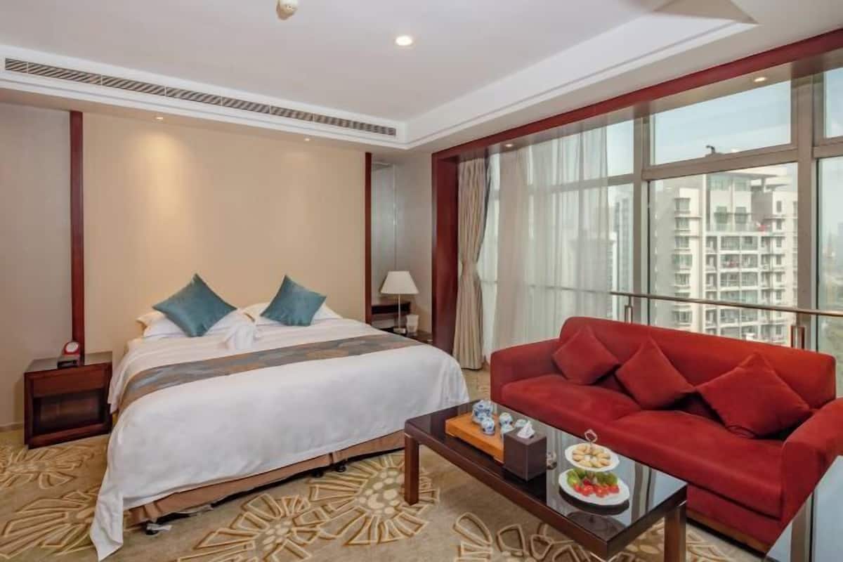 Minibar, in-room safe, desk, blackout drapes