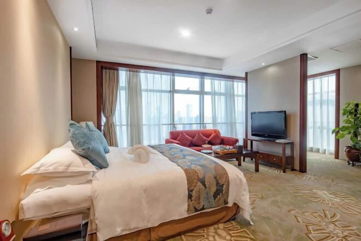 Minibar, in-room safe, desk, blackout drapes