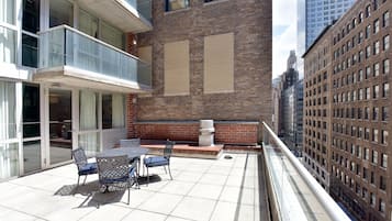 Chambre Deluxe (Private Roof Deck) | Terrasse/patio