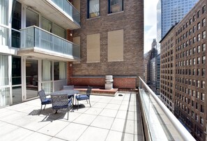 Chambre Deluxe (Private Roof Deck) | Terrasse/patio